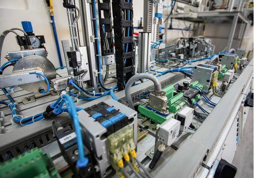 机器视觉AI流水线瑕疵识别 (1).jpg